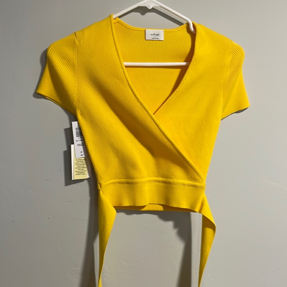 NWT Aritzia Wilfed All Tied Up Top in size Small